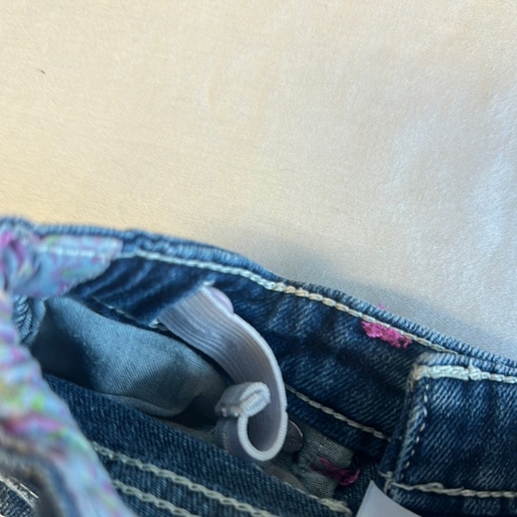 Levi’s - Blue and Pink Cropped Denim Jeans with Belt Loops - Picture 4 of 5